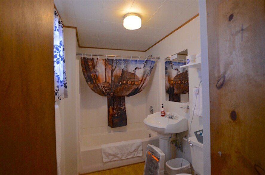 More Photos Of 108 Bailey St, Lima Restaurant For Sale