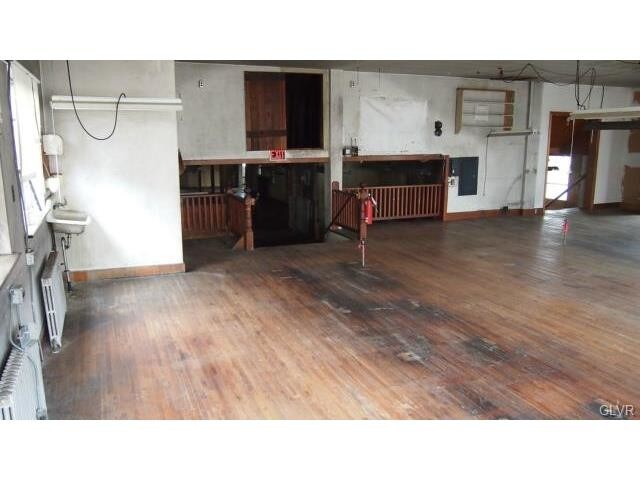 More Photos Of 324-326 Washington St, Walnutport Office For Sale