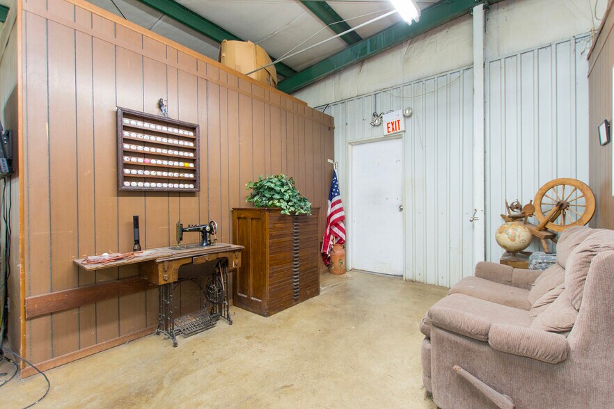 More Photos Of 1453 Johnson Ave, New Hope Manufacturing For Sale