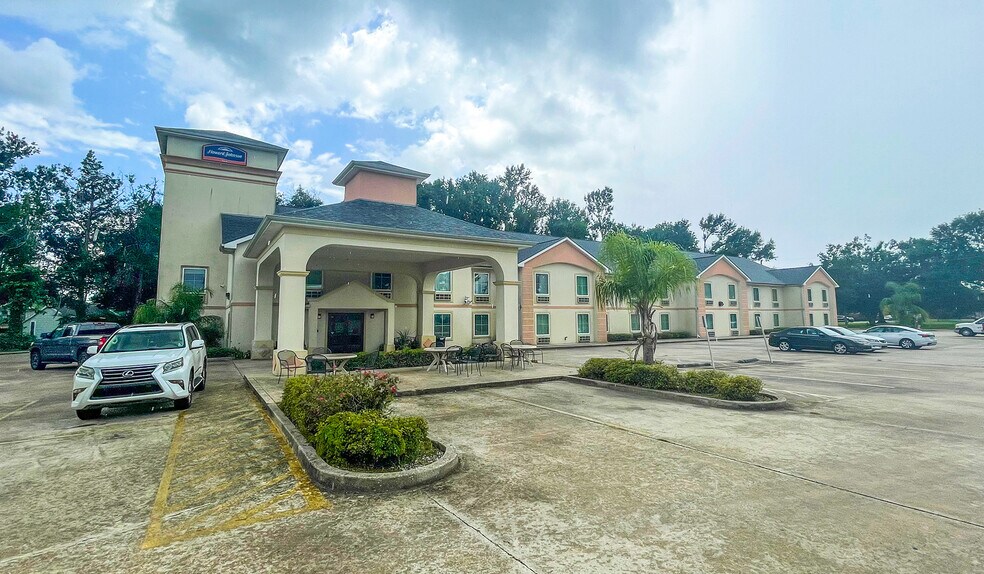Primary Photo Of 105 Lamar St, Houma Hotel For Sale