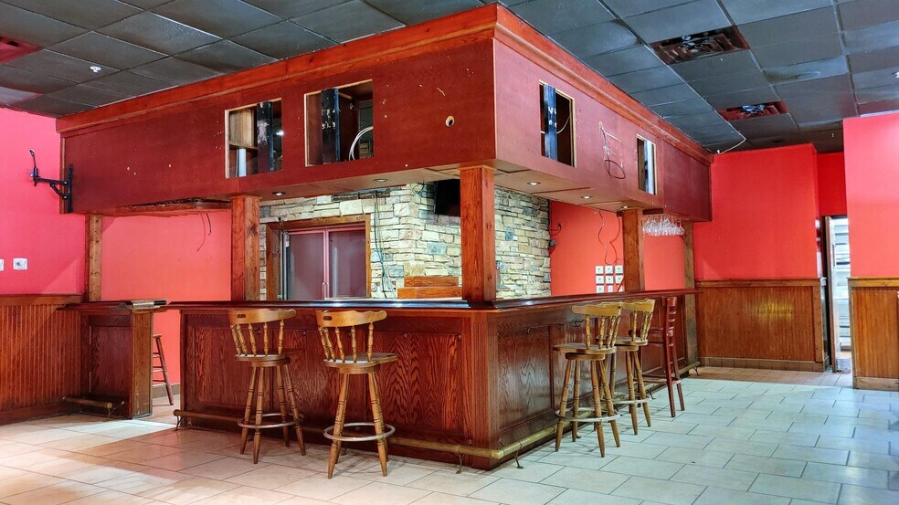 More Photos Of 5309 29th St E, Ellenton Skating Rink For Lease