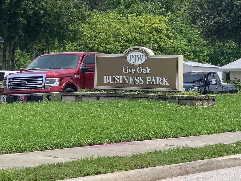 More Photos Of 705 Live Oak St, Tarpon Springs Warehouse For Lease