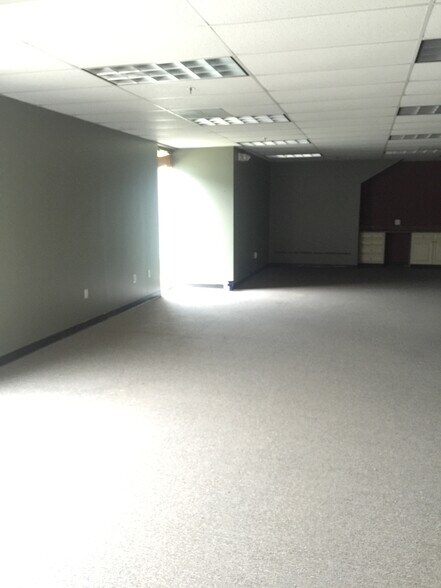 More Photos Of 9042 Hornbaker Rd, Manassas Industrial For Lease