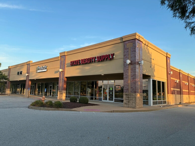More Photos Of 17660-17688 Chesterfield Airport Rd, Chesterfield Freestanding For Lease