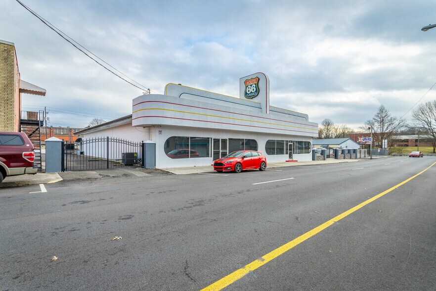 More Photos Of 395 S Ocoee St, Cleveland Showroom For Sale