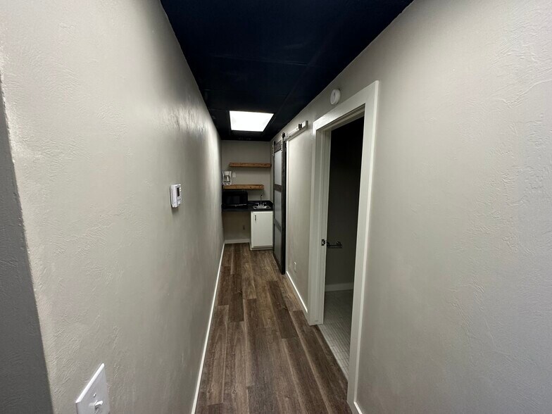 More Photos Of 11914 N Pennsylvania Ave, Oklahoma City Office For Lease