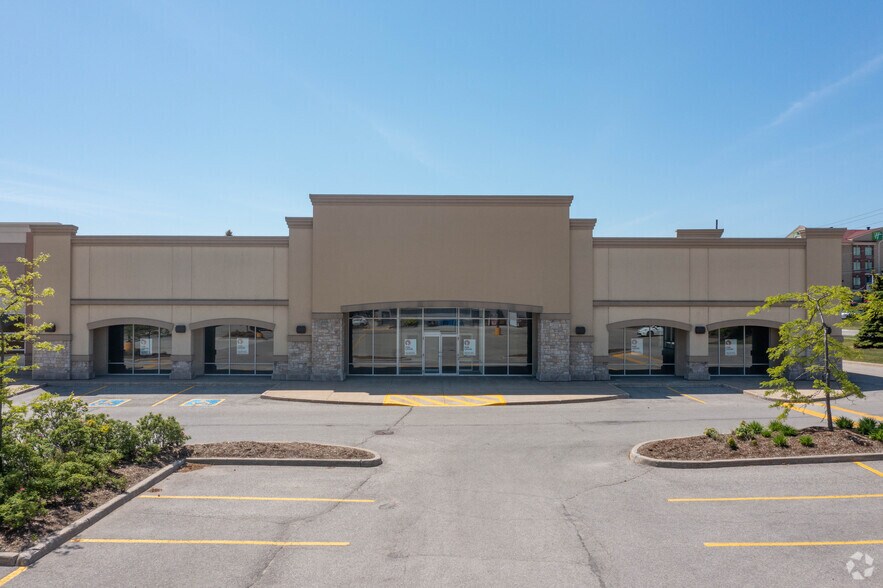 More Photos Of 35 Mapleview Dr W, Barrie Unknown For Lease