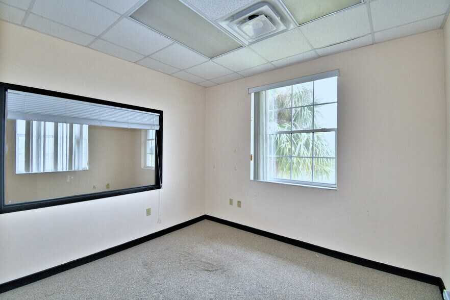 More Photos Of 43344 Highway 27, Davenport Coworking Space
