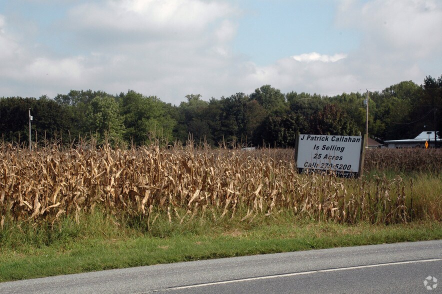 More Photos Of 1030 Forrest Ave, Dover Unknown For Lease