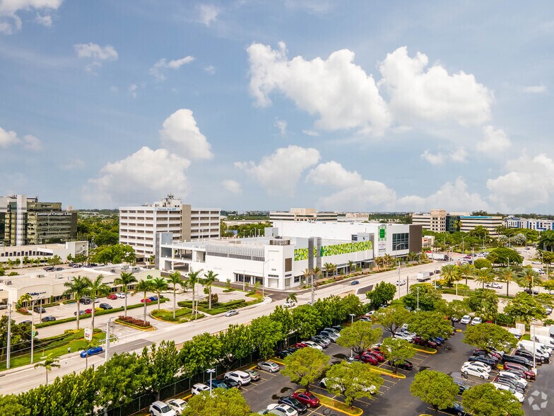 More Photos Of 8700 NW 36th St, Doral Department Store For Lease