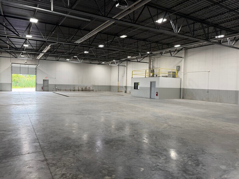 More Photos Of 42628 Executive Dr, Harrison Township Warehouse For Lease