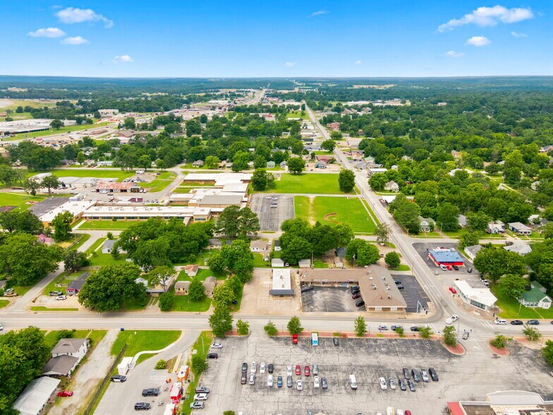 More Photos Of 816 S Mount Olive St, Siloam Springs Medical For Sale