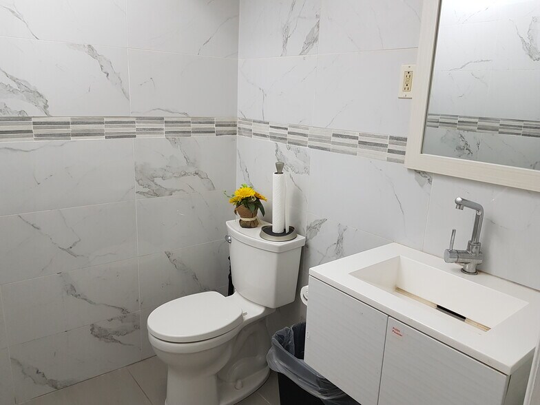 More Photos Of 1270 Finch Ave W, Toronto General Retail For Lease