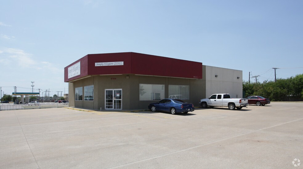 More Photos Of 6709 Rufe Snow Dr, Watauga Freestanding For Sale