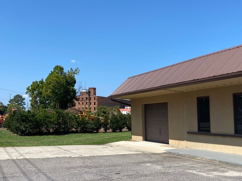 More Photos Of 1623 Broad St, Augusta Light Distribution For Sale