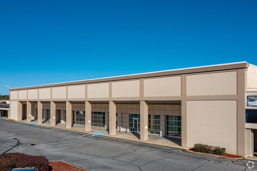 3300 N Pace Blvd, Pensacola, FL 32505 For Lease