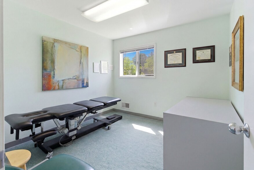 More Photos Of 801 Hughes Dr, Hamilton Office Residential For Sale
