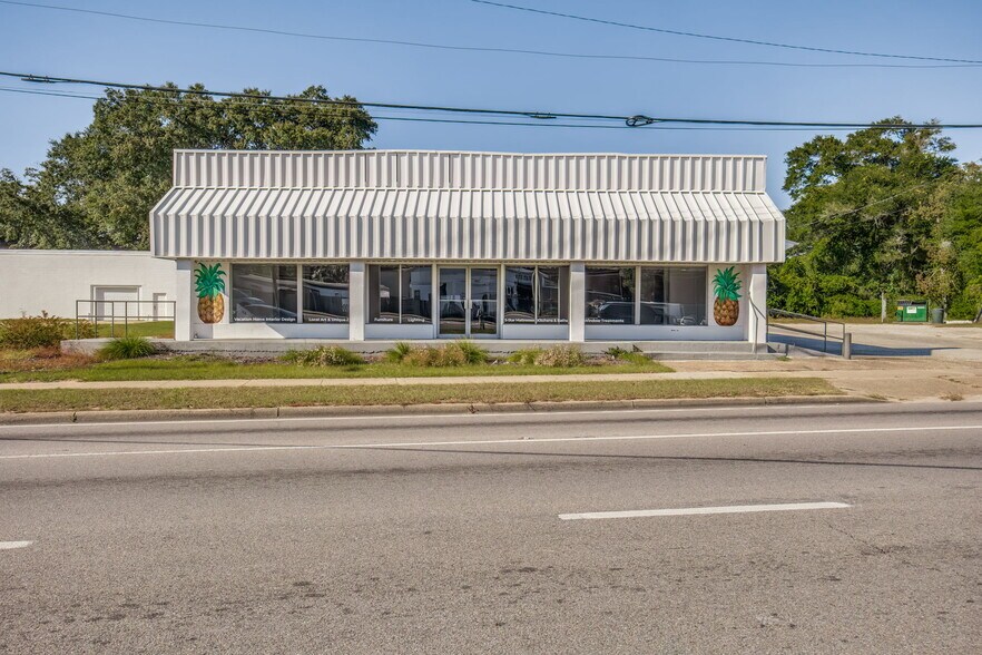 Primary Photo Of 3624 W Fairfield Dr, Pensacola General Retail For Lease