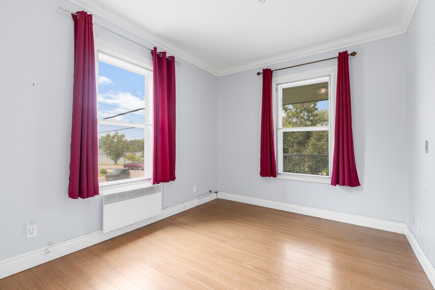 More Photos Of 21 Rue Messier, Mont-saint-hilaire Apartments For Sale