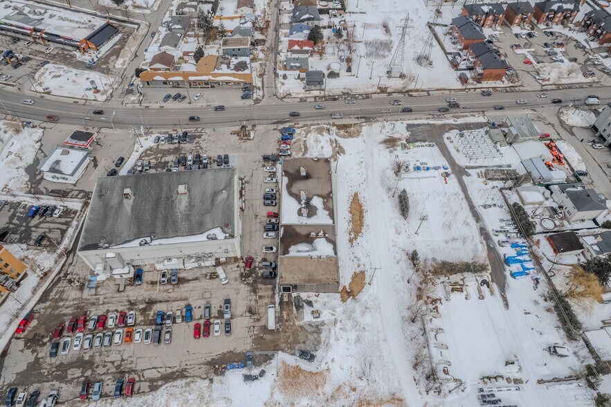 More Photos Of 5520 Boul des Laurentides, Laval Freestanding For Lease