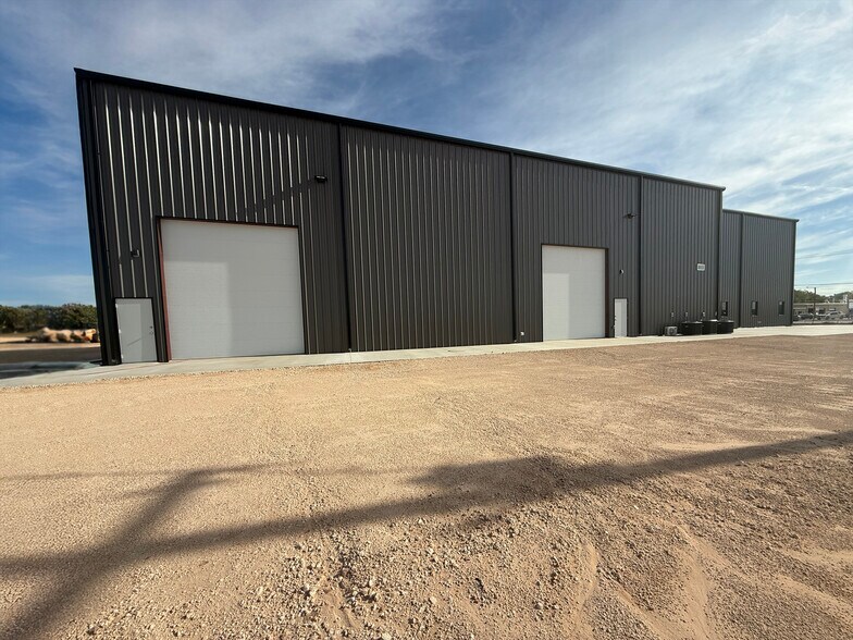 More Photos Of 1602 S Midkiff Rd, Midland Warehouse For Lease