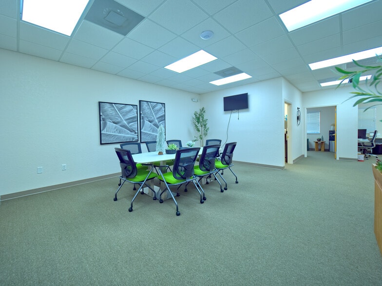 More Photos Of 8344-8346 Forest Oaks Blvd, Spring Hill Medical For Sale