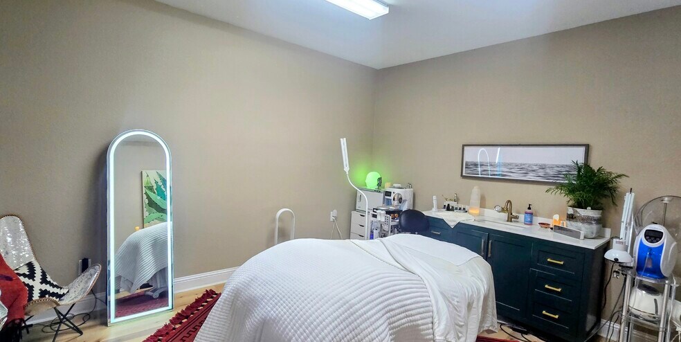 More Photos Of 1205 Bent Oaks Ct, Denton Office For Sale