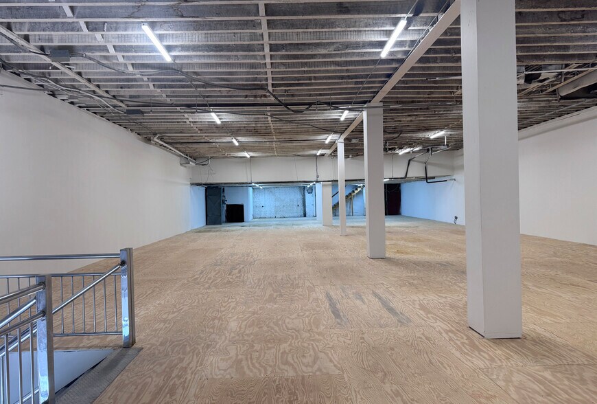 More Photos Of 16505 Jamaica Ave, Jamaica Storefront For Lease