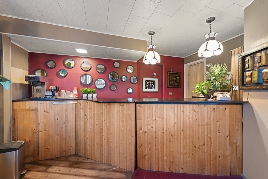 More Photos Of 1510 Adams Ave, La Grande Hotel For Sale