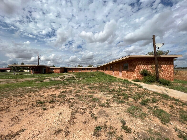 More Photos Of 2500 N Main St, Tahoka Hotel For Sale