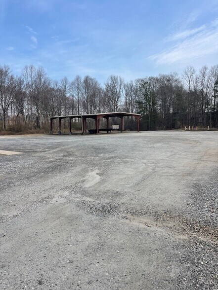 More Photos Of 224 Northeast Dr, Spartanburg Service For Lease