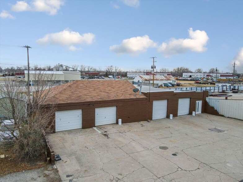 More Photos Of 812 9th Ave, Council Bluffs Warehouse For Sale