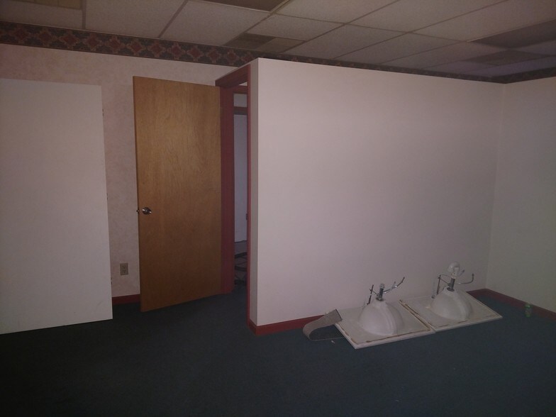 More Photos Of 5836 N Lapeer Rd, North Branch Storefront For Lease