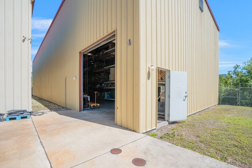 More Photos Of 1500 Desoto Rd, Sarasota Warehouse For Sale