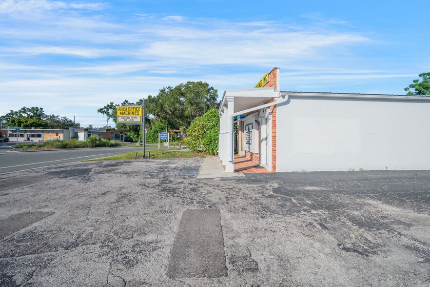 More Photos Of 3160 Southgate Cir, Sarasota Freestanding For Sale