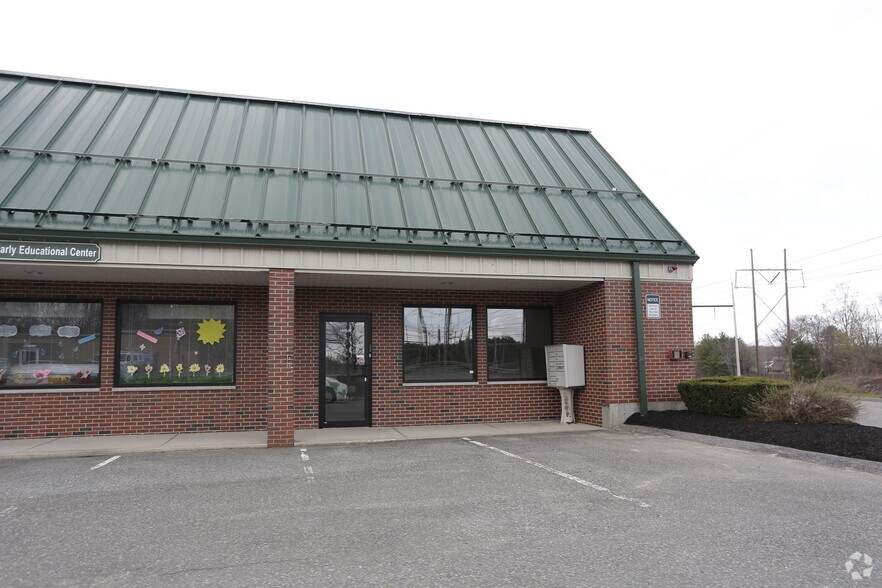 More Photos Of 939-941 Salem St, Groveland Storefront Retail Office For Sale