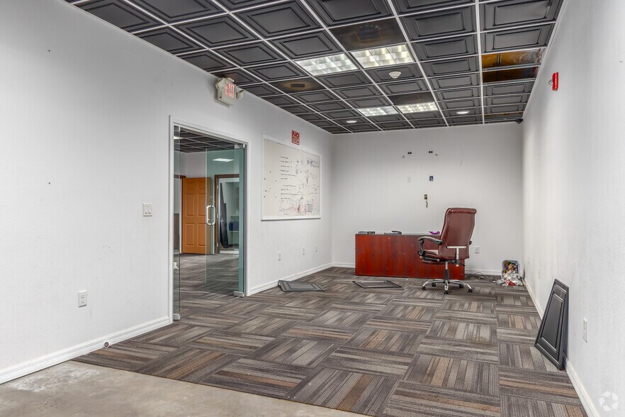 More Photos Of 12 NW 5th Pl, Williston Manufacturing For Lease