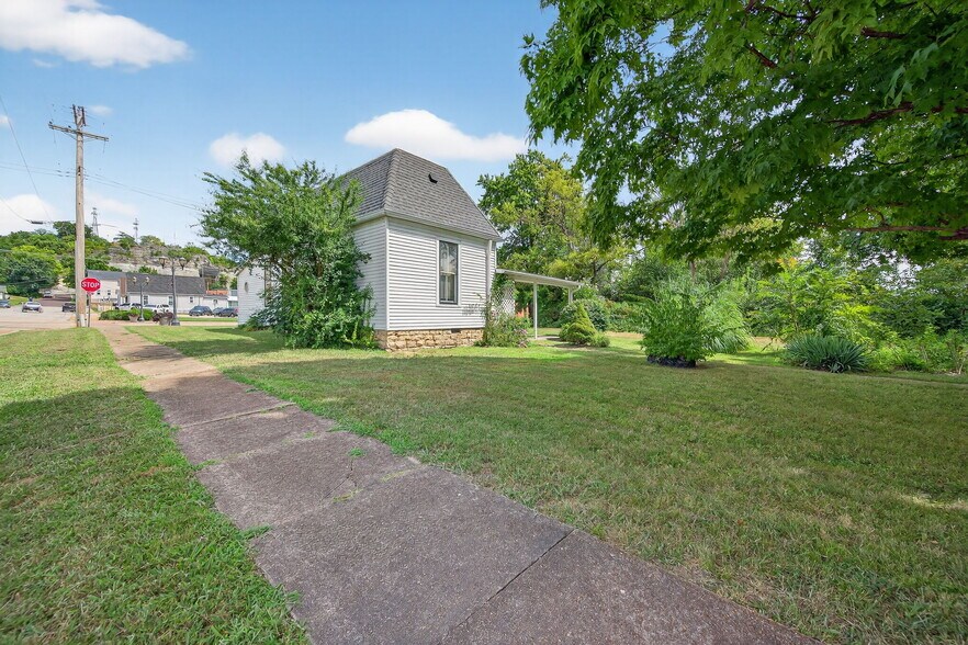More Photos Of 222 W Saint Louis St, Pacific Office For Sale