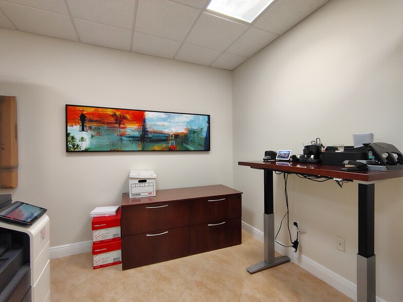 More Photos Of 5491 N University Dr, Coral Springs Office For Lease