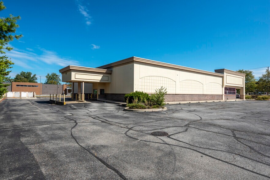 More Photos Of 5445 N High St, Columbus Drugstore For Sale