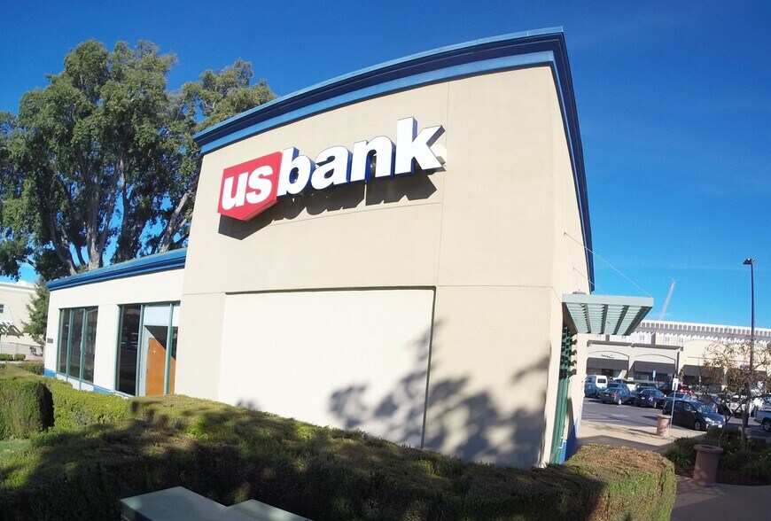 More Photos Of 38980 Paseo Padre Pky, Fremont Bank For Lease