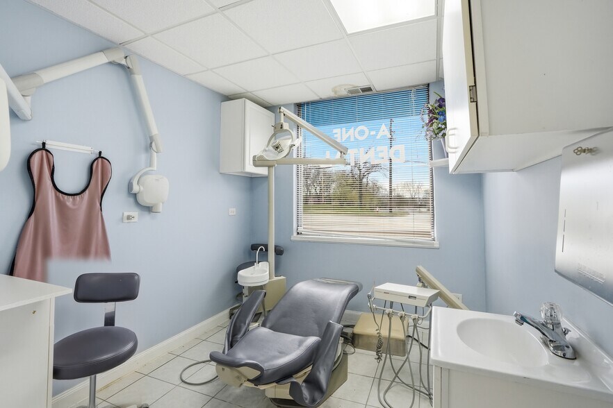More Photos Of 2071 Irving Park Rd, Hanover Park Medical For Sale