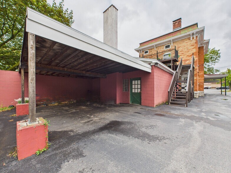 More Photos Of 40 E Genesee St, Auburn Storefront Retail Residential For Lease