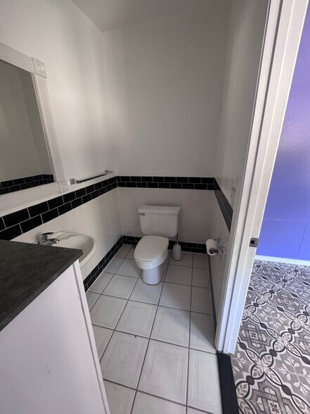 More Photos Of 12 W Orange St, Tarpon Springs Loft Creative Space For Lease