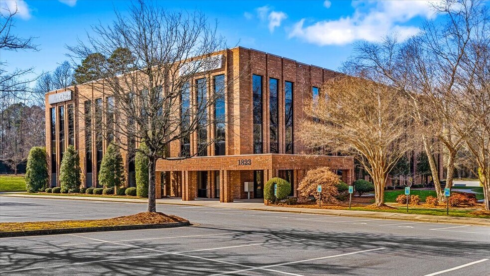 More Photos Of 1823 Eastchester Dr, High Point Office For Lease