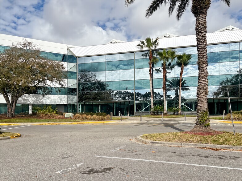 More Photos Of 4651 Salisbury Rd, Jacksonville Coworking Space