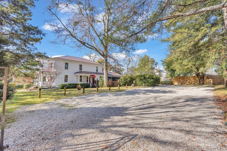 More Photos Of 135 York St SE, Aiken Restaurant For Lease