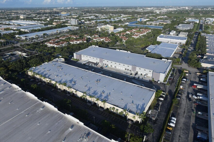More Photos Of 8305 NW 27th St, Doral Distribution For Lease