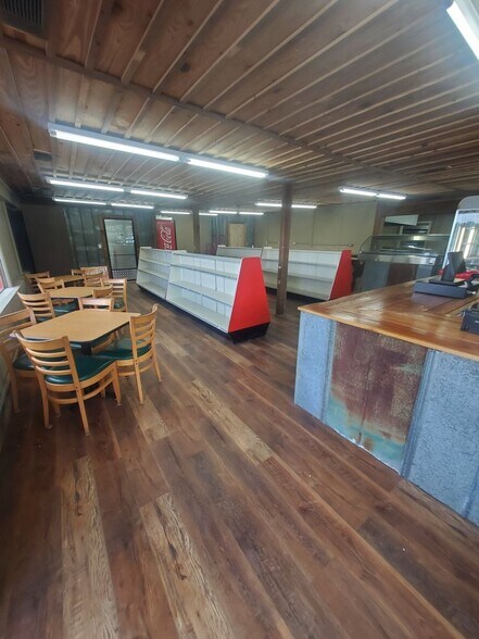 Primary Photo Of 2799 GA-117, Cadwell Service Station For Sale