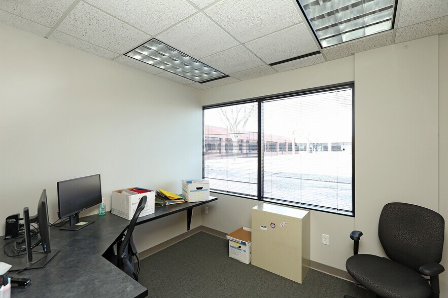 More Photos Of 7101-7199 Vista Dr, West Des Moines Coworking Space